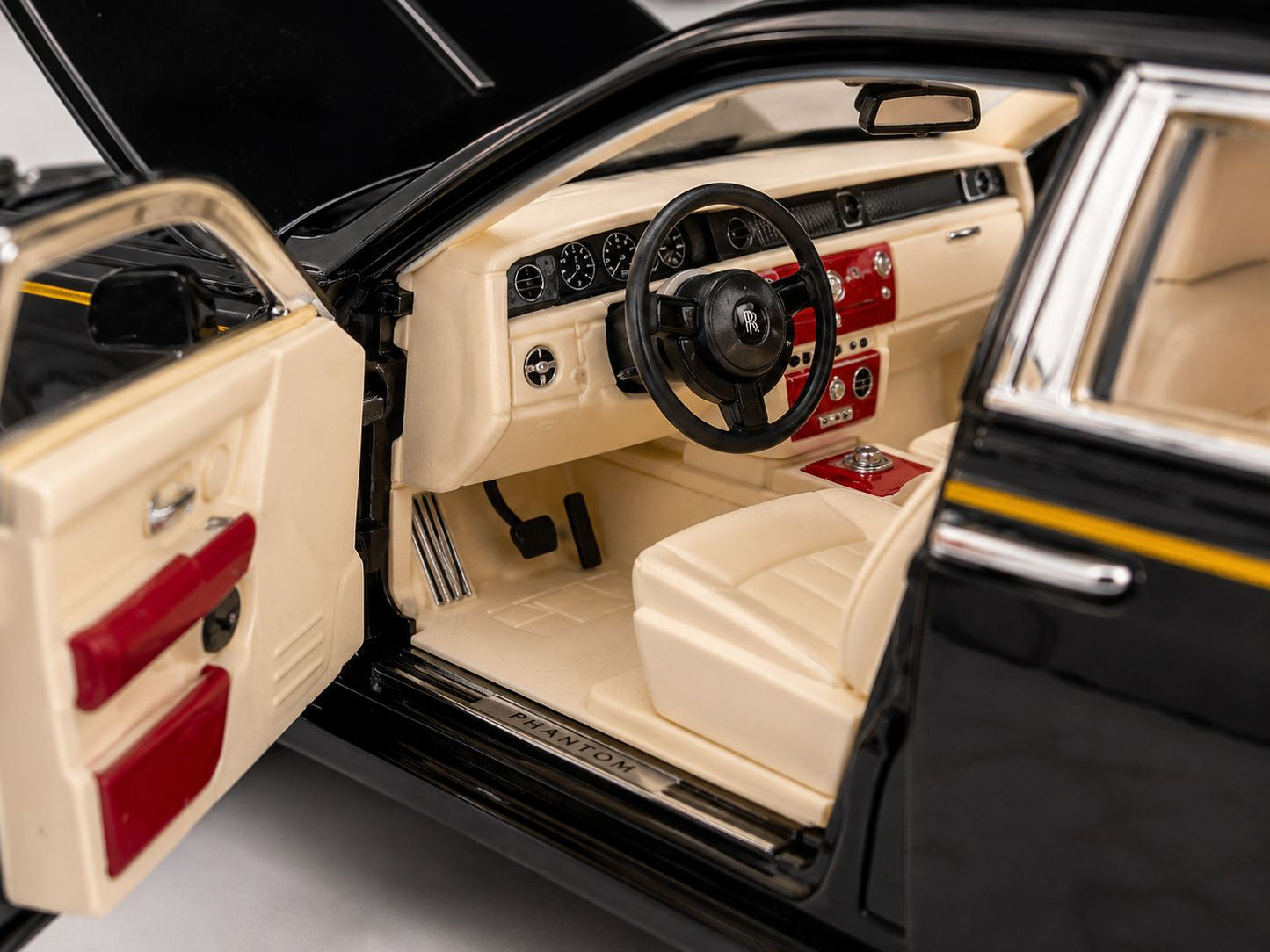 Rolls Royce Phantom 1:24 Diecast Car Model