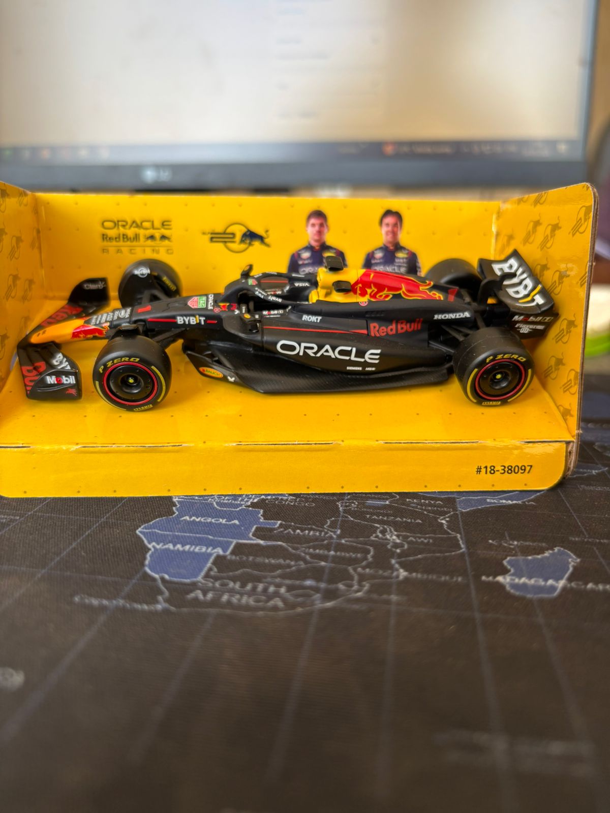 Bburago Oracle Red Bull Racing F1 Diecast Model Car 1:43 Scale